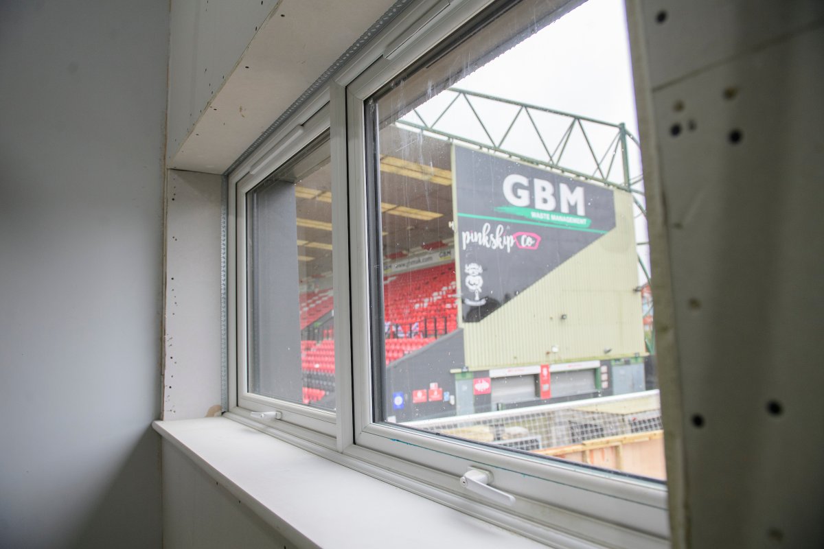 BeLincolnUK's tweet photo. The weather may be rainy and grey today, but that won't make much of a difference to the Stacey West Community Hub, with the building now fully weatherproofed! 🌧

#Lincoln #TownsFund #MidlandsEngine @luhc https://t.co/wz5mQnOp6A