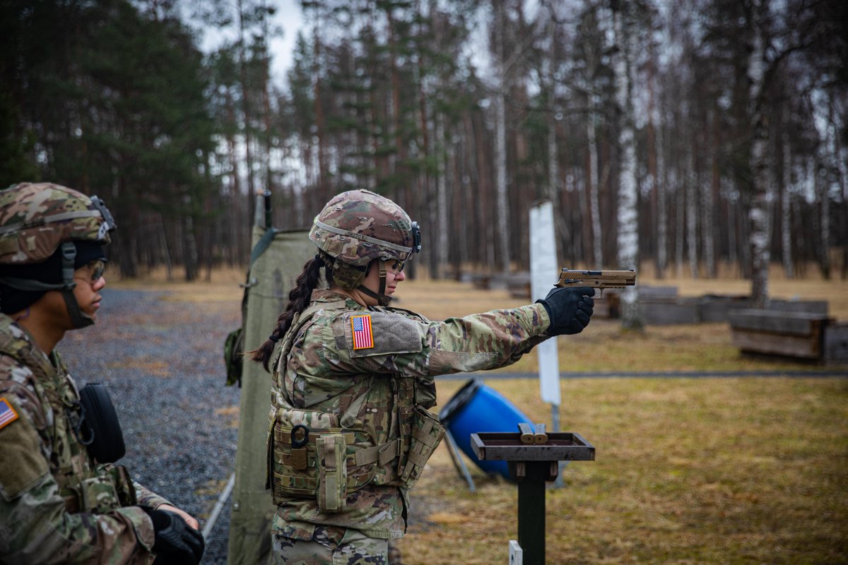 #WeaponsWednesday 

By a show of 🙋‍♂️ 🖐️, who has fired the new M17 pistol? Who wants to?

Thoughts? Recently @USArmy #Soldiers w/ @7thATC qualified on their service pistols at the Grafenwoehr Training Area, Germany.

#StrongerTogether https://t.co/pdJSX3NY5G