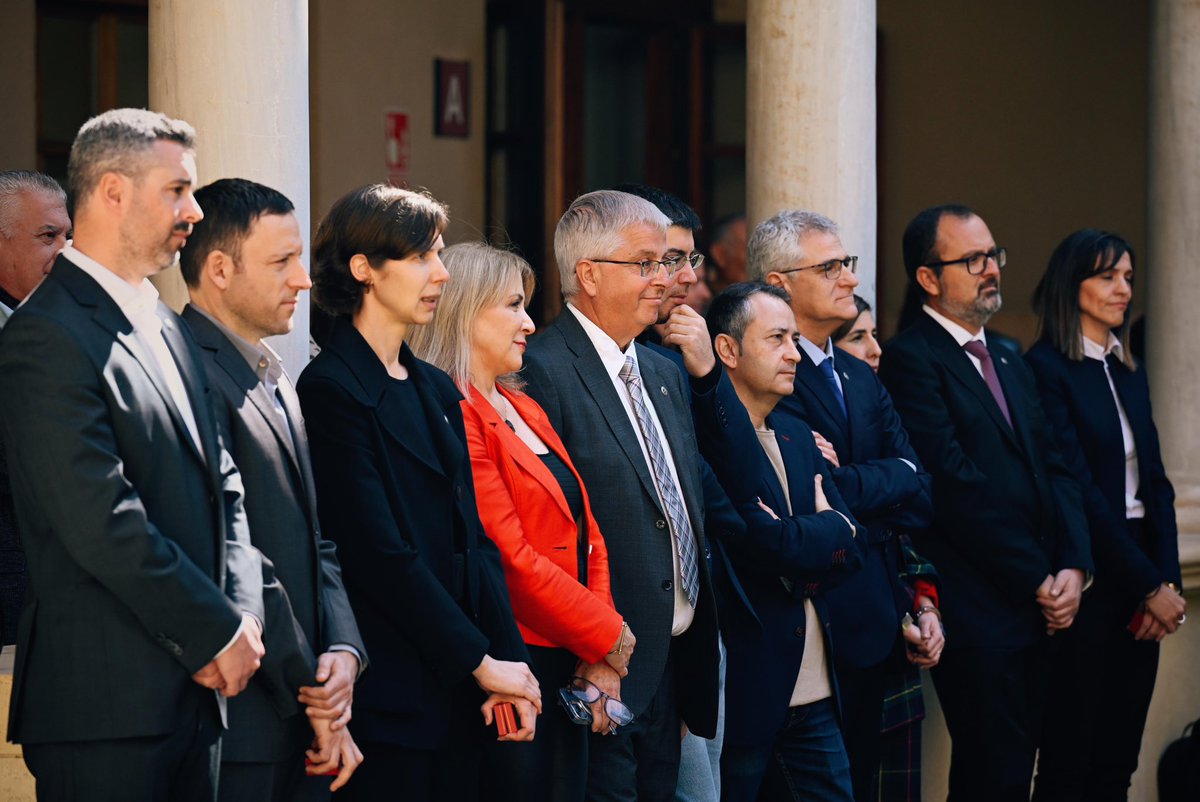 JoseLujanAlcarz's tweet photo. ¡Enhorabuena al Personal Docente e Investigador (PDI) que hoy ha tomado posesión en nuestra @UMU! 👏🏻👏🏻👏🏻👏🏻 https://t.co/SE7UxXVrgw