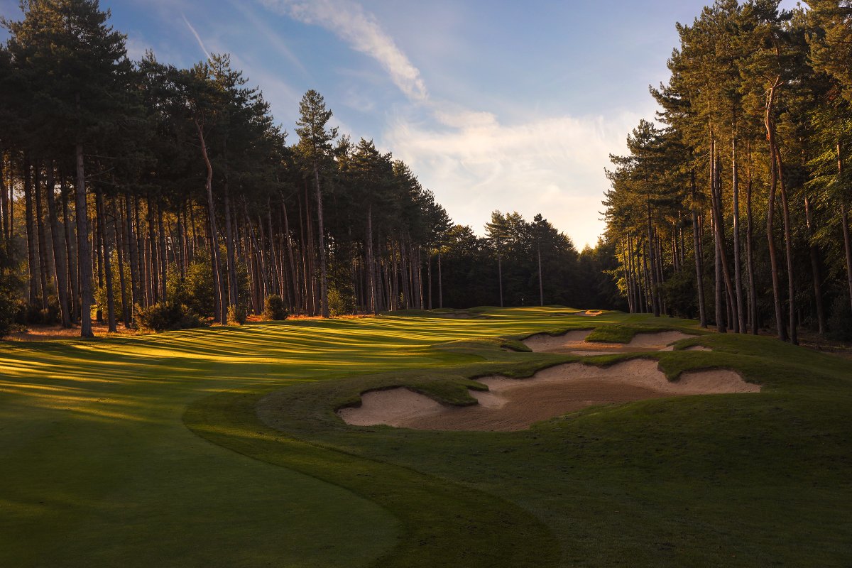 This stunning 1st hole here at Centurion Club explores existing pine woodland down both sides of the fairway. A dog-leg left, strategically placed bunkers and a long tiered and undulating green with creeping bent grass, make it a challenging opening hole for any level golfer.