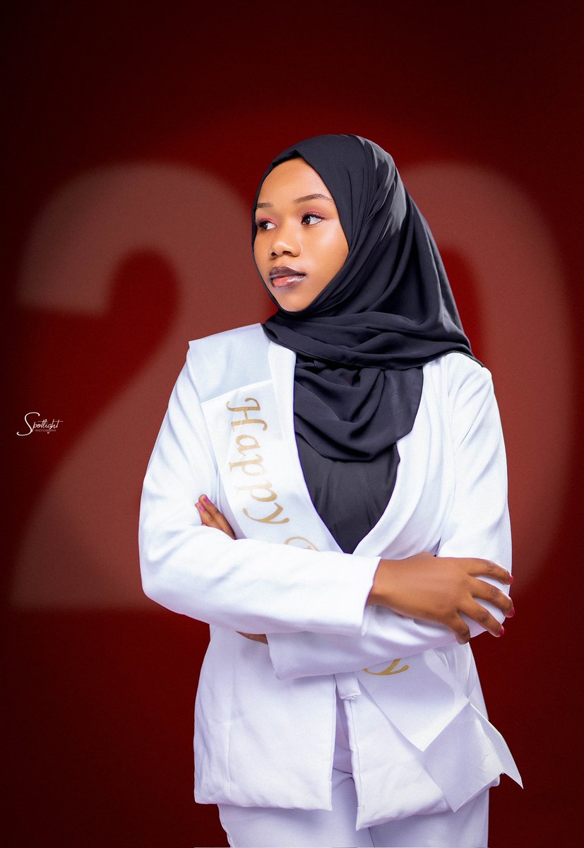 kayblessingz's tweet photo. Happy Birthday Hanifa 🥳🥳🥳🔥🔥🔥
#spotlightphography https://t.co/heOGeoP72B