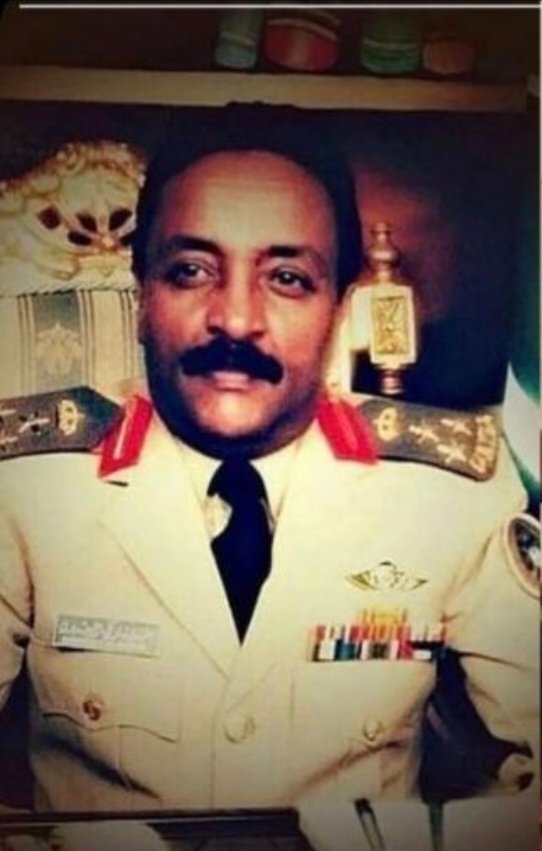 S_alsudairy10's tweet photo. اليوم يكمل والدي العميد / مشعل بن تركي الأحمد #السديري اسبوعين على وفاته ، نسأل الله العلي القدير أن يتغمده بواسع رحمته ومغفرته وان يلهمنا الصبر والسلوان https://t.co/Vi2h53IxkF