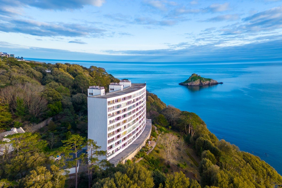 APARTMENT FOR SALE 🌊 Kilmorie Ilsham Marine Drive
Guide £395,000 Leasehold

📞 01803 296500
📧 mail@johncouch.co.uk 

#onthemarket #apartmentsforsale #home #sellingproperty #torquay #estateagentstorquay #estateagentsdevon #devonproperty