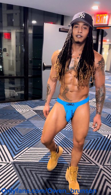 Watch Owen's leaked NSFW photo on TwXstars