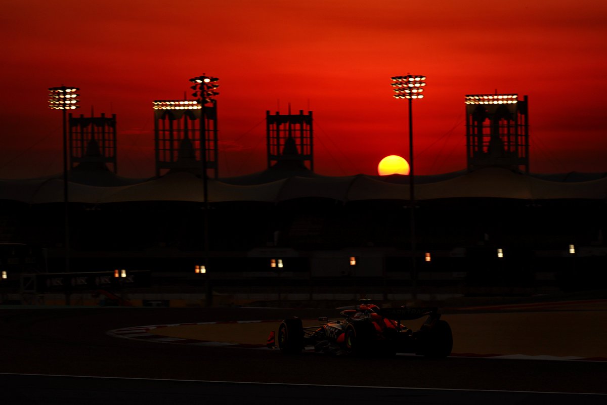 Some beautiful shots from the evening test session📸

#grandstandmotorsports #sportstravel #motorsportsevents #fórmula1 #F124 #f1 #formula1 #F1 #formuła1 #formula1fans #f1testing #bahrain #bahraintesting #bahraingp #testing24