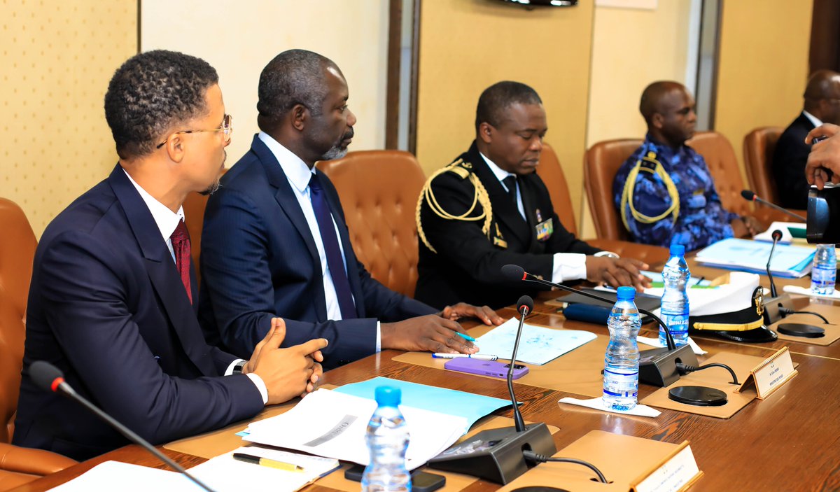 PrimatureGA's tweet photo. Le Premier Ministre de la Transition, Raymond Ndong Sima, a présidé ce Mercredi 21 février 2024 un conseil interministériel. https://t.co/3JB1UsaDge