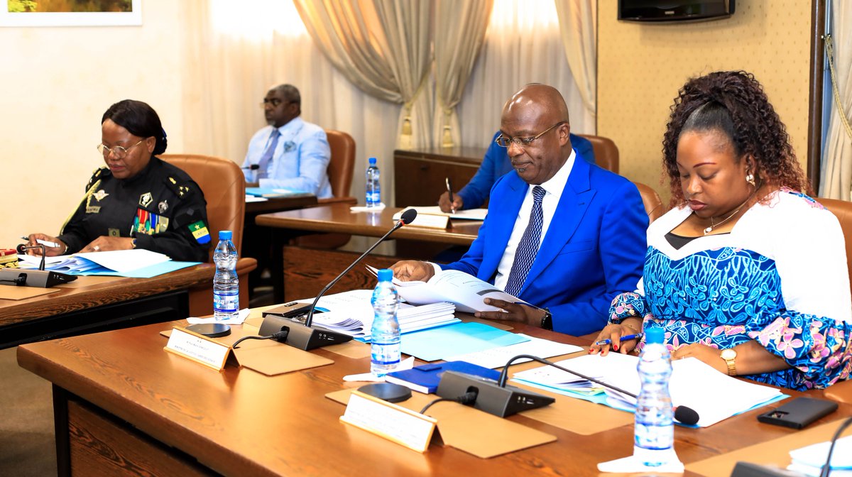 PrimatureGA's tweet photo. Le Premier Ministre de la Transition, Raymond Ndong Sima, a présidé ce Mercredi 21 février 2024 un conseil interministériel. https://t.co/3JB1UsaDge