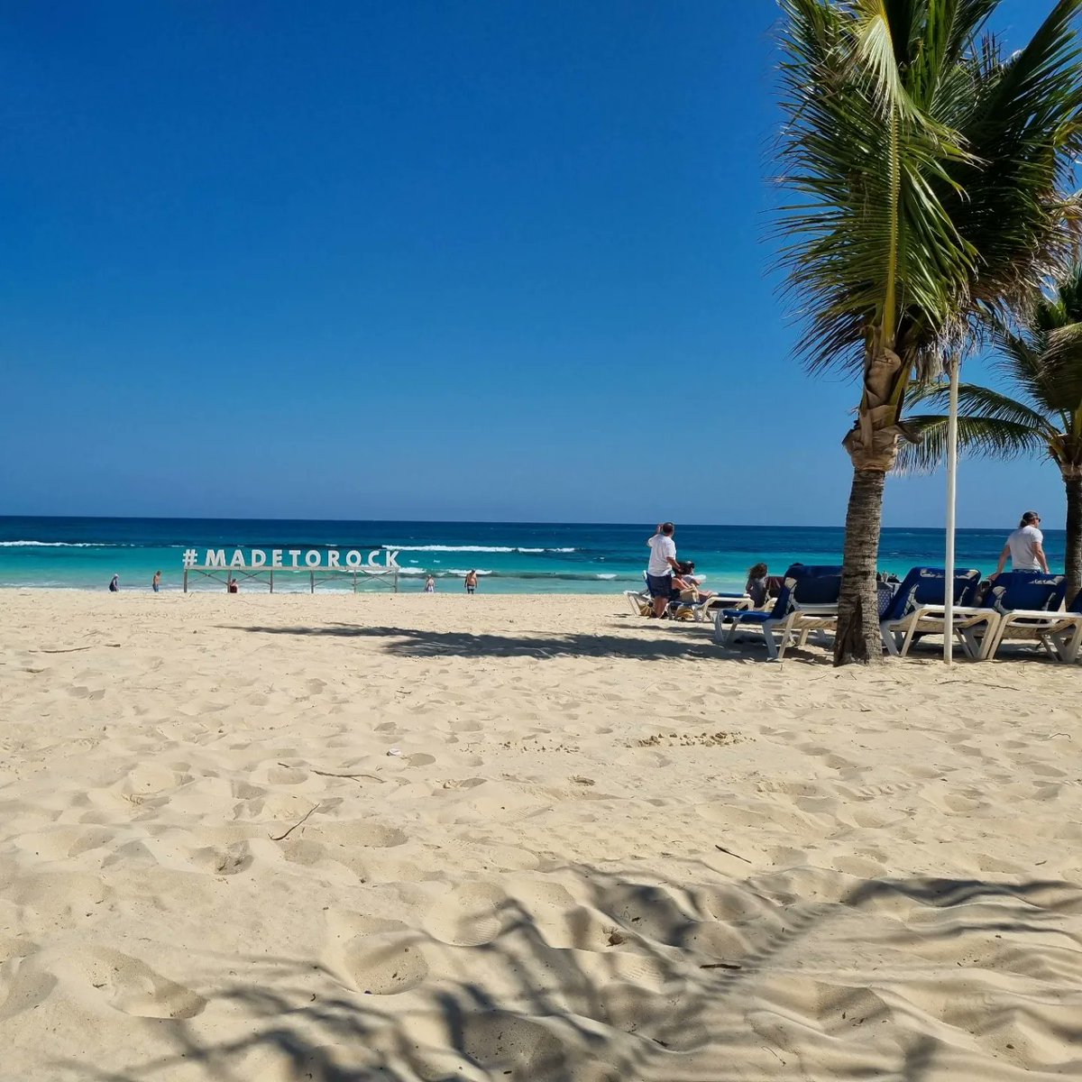 BVodkasoda's tweet photo. #PuntaCana #IDontWantToLeave #MadeToRock #HardRock https://t.co/AROQYEl4uM