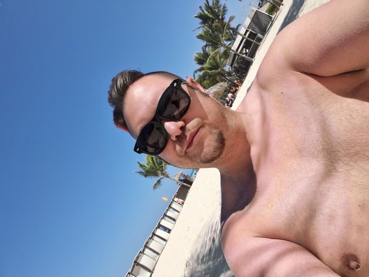 BVodkasoda's tweet photo. #PuntaCana #IDontWantToLeave #MadeToRock #HardRock https://t.co/AROQYEl4uM