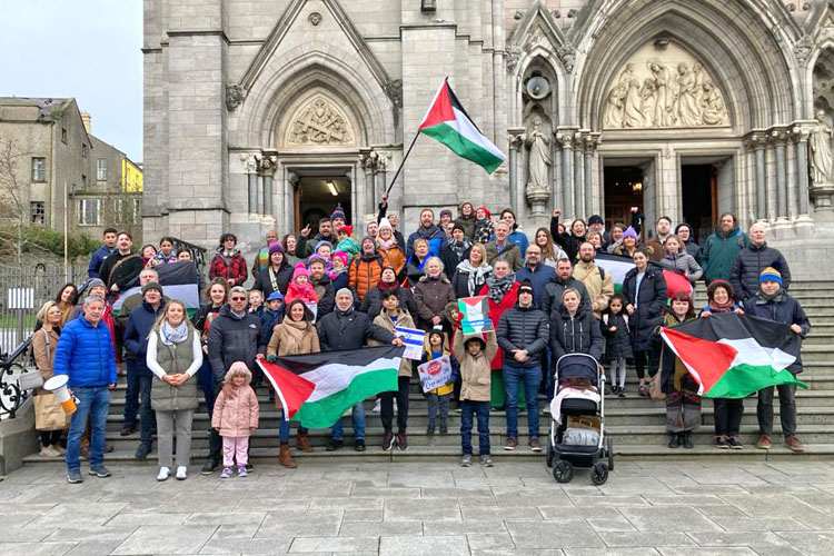 Drogheda Stands with Palestine has been protesting on the steps of St. Peter’s Church in West Street and also fundraising for humanitarian aid for the citizens of Palestine and to date they have raised €7,105 droghedalife.com/news/drogheda-… via @DroghedaLifecom