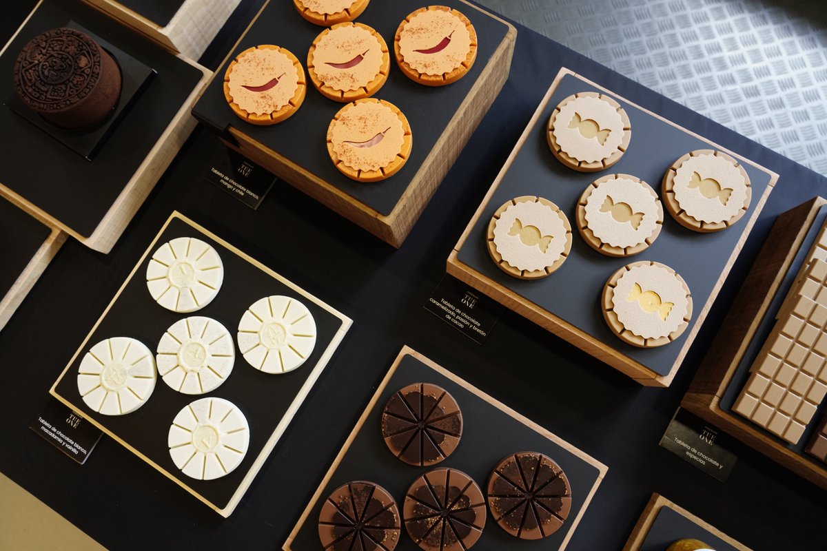¡Del 27 marzo al 3 de junio vuelve una nueva edición de THE ONE! 📢 El curso definitivo para adentrarse en el mundo de la chocolatería por completo. 3 semanas de curso ¡con todos los chefs de la casa! 🙌🤩🤯

Más información e inscripciones en chocolate-academy.com/es-ES/formacio…