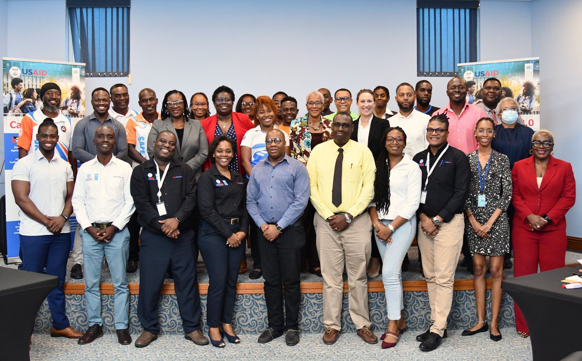 UNDPBarbadosEC's tweet photo. Together, we can accomplish more than we ever could alone! 🙌🏽 

Community groups, government agencies &amp; youth orgs in 🇧🇧collaborated on a workplan to reduce youth crime, facilitated by our #CariSECURE 2.0 project &amp; supported by @usaidescarib 

Read more: https://t.co/1HAr2JXBPF https://t.co/5EfV8h5dZf
