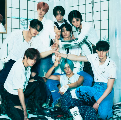 AboutMusicYT's tweet photo. Stray Kids were the 3rd best selling artist of 2023 around the world (via IFPI). https://t.co/bJy4ZxD2vz