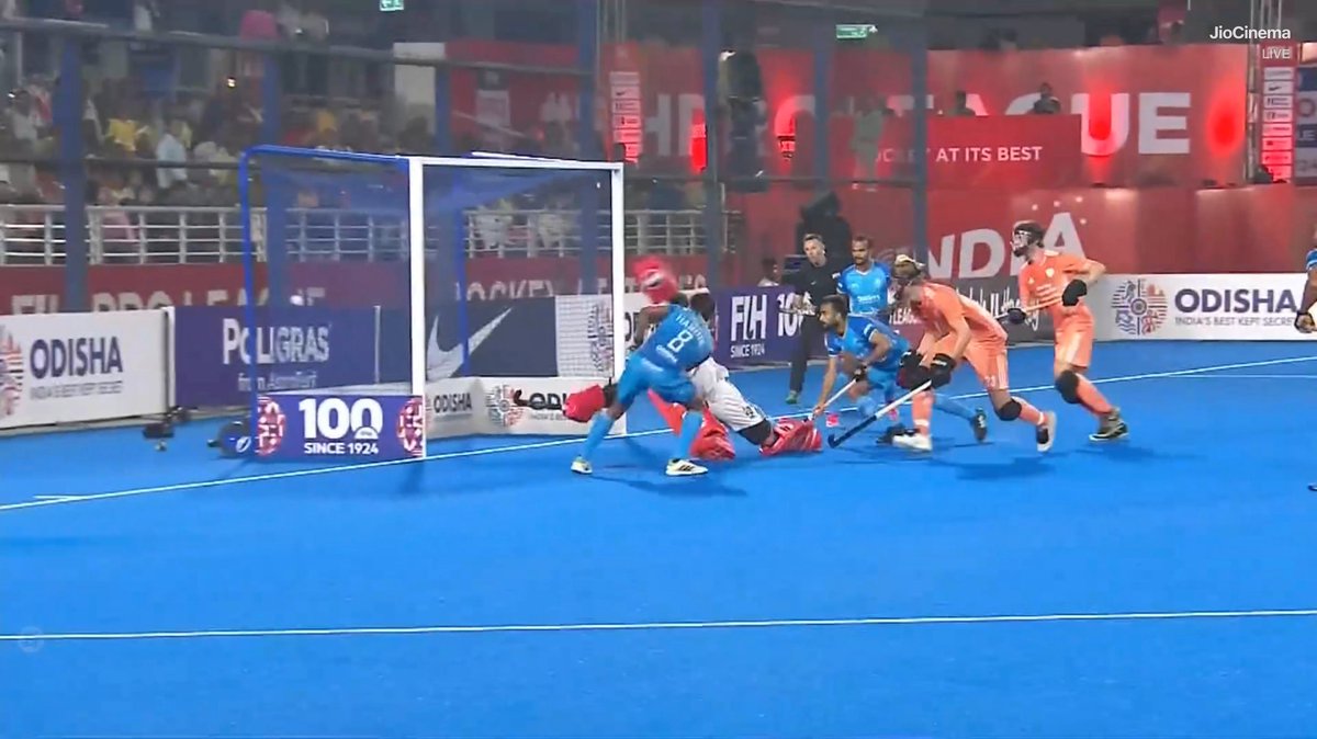 thefield_in's tweet image. #FIHProLeague #Hockey #INDvNED

Hardik Singh scores against the Netherlands once again! India are level!

Q3: IND 1-1 NED

📷 Jio Cinema
scroll.in/field/1064096/…