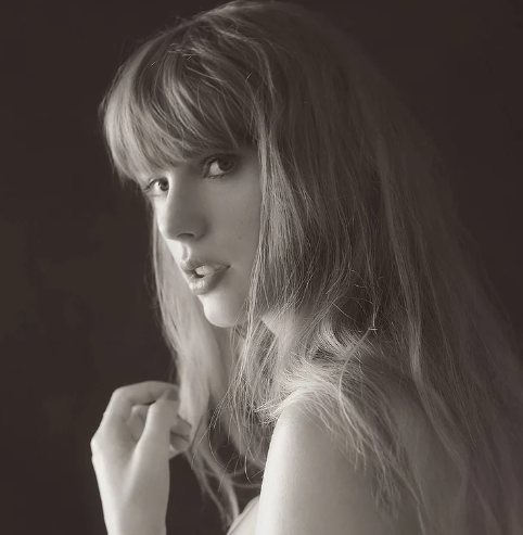 AboutMusicYT's tweet photo. Taylor Swift and BTS are the only artists to rank #1 best selling artist of the year for two years consecutively (via IFPI). https://t.co/h8EAPTSjp9