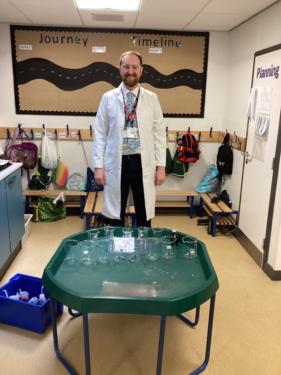 MrsStevensonEPS's tweet photo. Today in reception we have had a visit from a scientist from @ConnellCollege. We explored different experiments and were fascinated by the ‘elephants toothpaste’. Thank you Mr Hahn for coming. https://t.co/szhUPG23gu