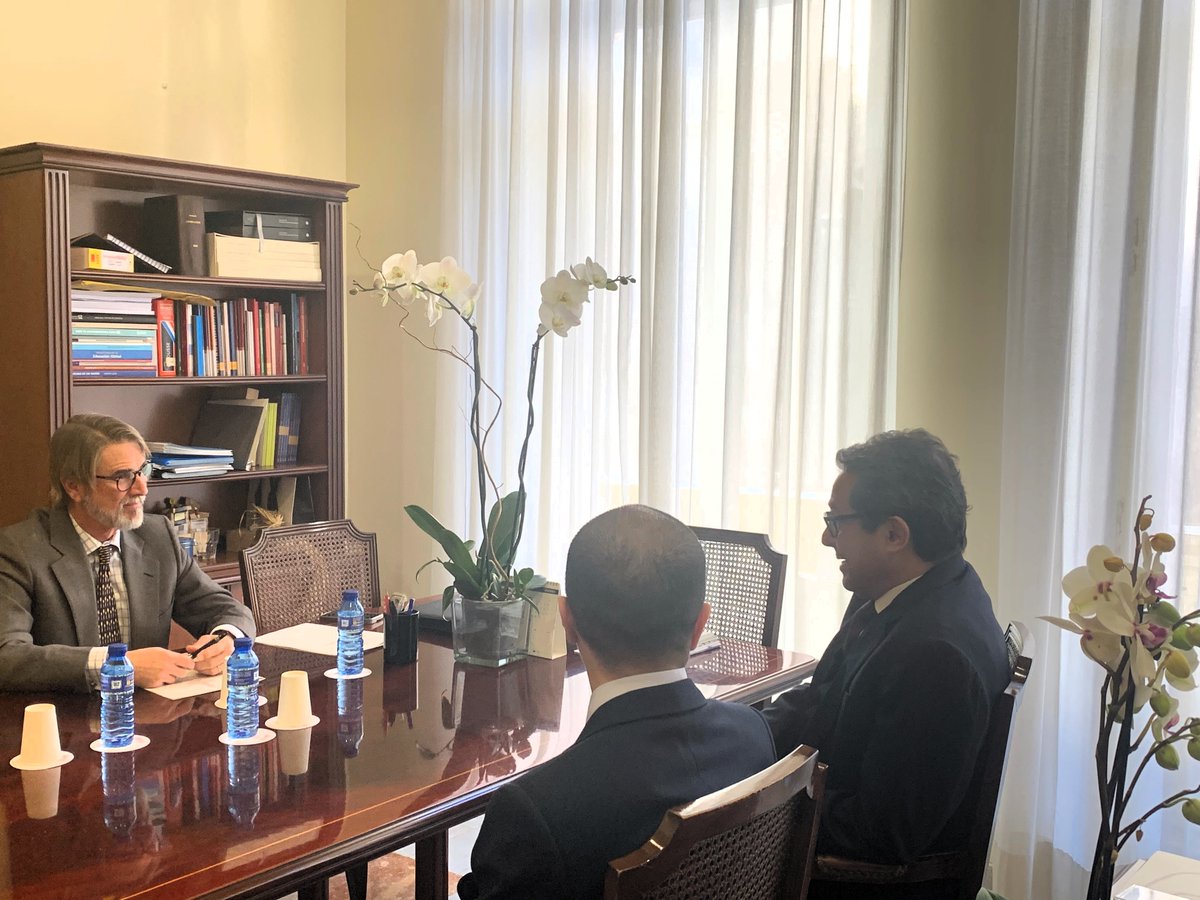 BrosetaPablo's tweet photo. Tierras amigas. Desde el gobierno de @carlos_mazon_  estrechando lazos con Perú.
#perú #consuladoperuano #gva #generalitatvalenciana #elgobiernodelcambio #elcambiosecumple #fentcomunitat #treballempertu #treballempertots #ppcv https://t.co/vnRGGxCIHZ