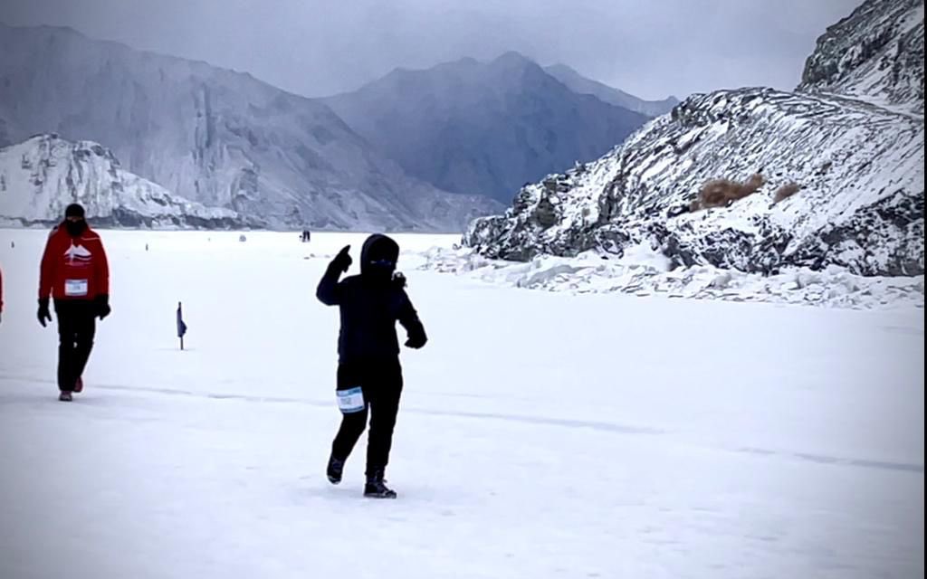 dgafms_mod's tweet photo. On 20 Feb 24, The Frozen Pangong Marathon, the world’s highest frozen lake marathon was organized with help of #IndianArmy at #Ladakh. Apart from providing medical cover, #ArmyMedicalCorps had its team successfully completing the run at minus 30 degrees C and altitude of 15000 Ft. The daring team from #AMC comprised of Col H Ravi Ramamurthy, Col AK Yadav, Maj Rahul Goyal, Maj Paras Angarish, Maj Y Gussain, Capt Singdha Suribhi, Nk / Clk Praveen Kumar.
The team displayed the true #Spirit of Service and #Adventure in daunting environs.
#IndianArmy
#AMC
#Adventure
#Proud

@SpokespersonMoD
@adgpi