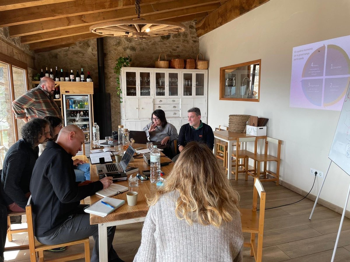 ➡️Goierri, Terra Alta, Segrià sud i la #Garrotxa es reuneixen a La Vall @DeBianya per compartir com es coordinen, col·laboren i cooperen els agents d'un territori per treballar per al #desenvolupamentLocal.

<a href="/GOIEKI_Goierri/">GOIEKI - Goierriko Garapen Agentzia</a> <a href="/Olotuit/">Ajuntament d'Olot</a> <a href="/CCGarrotxa/">Consell Comarcal de la Garrotxa</a> 

#Empresa #Territori #Ocupació