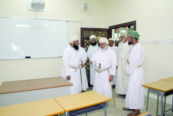 بقلوب مؤمنة بقضاء الله وقدره انتقل الى رحمة الله تعالى الدكتور سليمان بن سعيد بن حماد العبري 
انا لله وانا اليه راجعون تغمد الله الفقيد بواسع رحمته ومغفرته وأسكنه فسيح جناته ويلهم أهله وذويه الصبر والسلوان