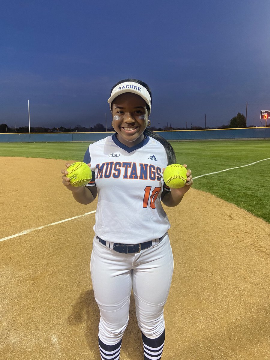 💣#3 &amp; 💣#4 for our District opener! #srszn 🧡💙 #back2back <a href="/SachseSB/">Sachse Softball</a> <a href="/HUBisonSoftball/">Howard Bison Softball</a> <a href="/ToriTyson/">Tori Tyson</a> <a href="/cedricc07734293/">Cedric Coleman</a> ❤️💙🤘🏽