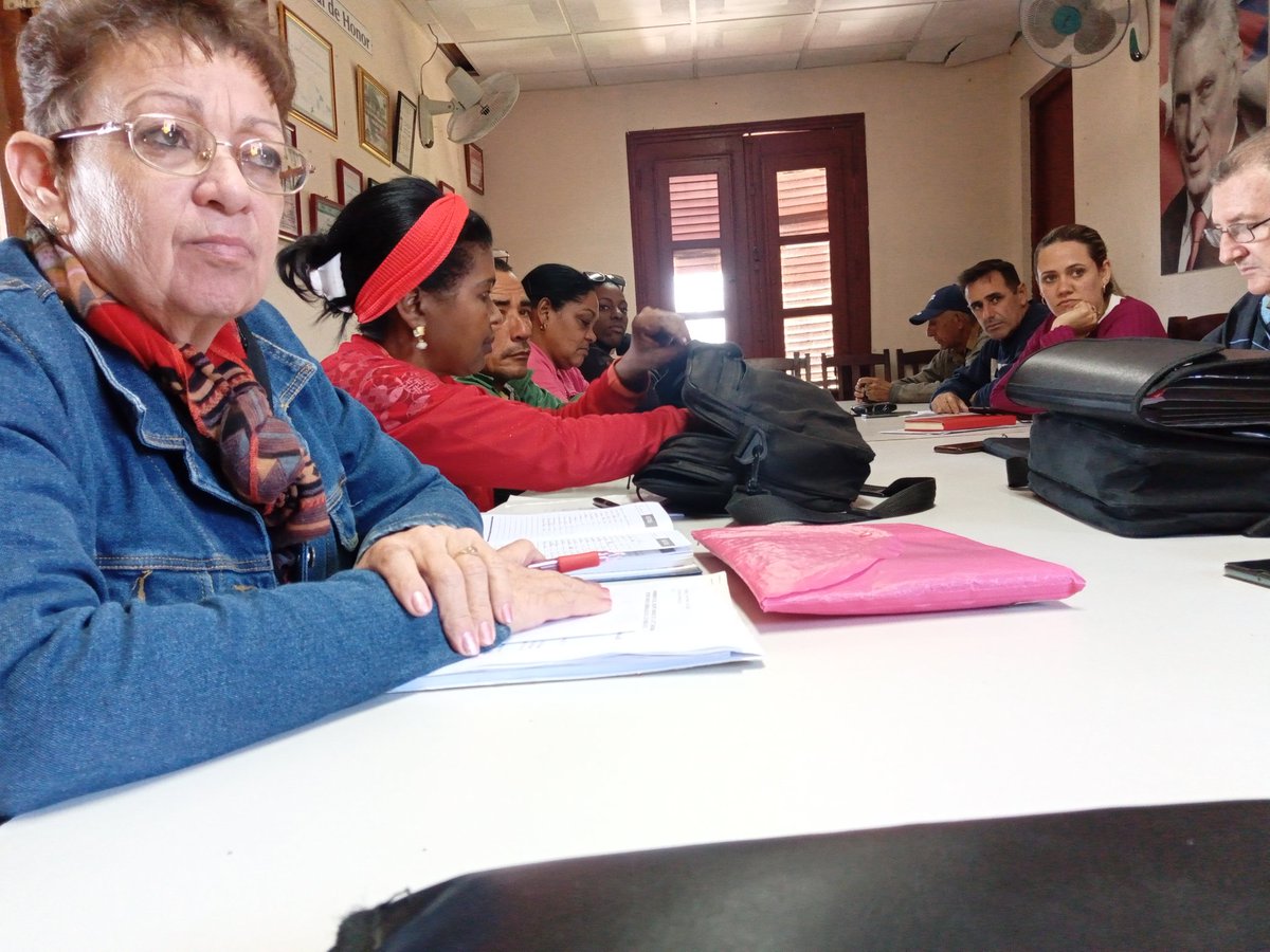 Se hace una valoración de los principales indicadores para transformar y corregir las distorsiones y reimpulso de la economía en #ConsolacióndelSur con sentido crítico buscando bienestar para el pueblo <a href="/DiazCanelB/">Miguel Díaz-Canel Bermúdez</a> <a href="/YamileRamosCord/">Yamilé Ramos Cordero</a> <a href="/DrRobertoMOjeda/">Dr. Roberto Morales Ojeda</a>