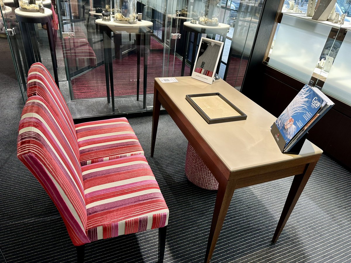 ReimsModeStyle's tweet photo. 💍 BAR À ALLIANCES 💍
La prestigieuse boutique #GEAY joailliers & créateur propose un bar à alliances pour les futurs mariés 👰🏼💖🤵🏼 2/2
📍28, rue de Talleyrand à Reims
📞 03.26.88.55.40
📆 Du mardi au samedi
⌚️ De 10h à 12h30 et de 14h à 19h
#Reims #Mariage #Alliance #Bijoux https://t.co/FWSDLmGQXC