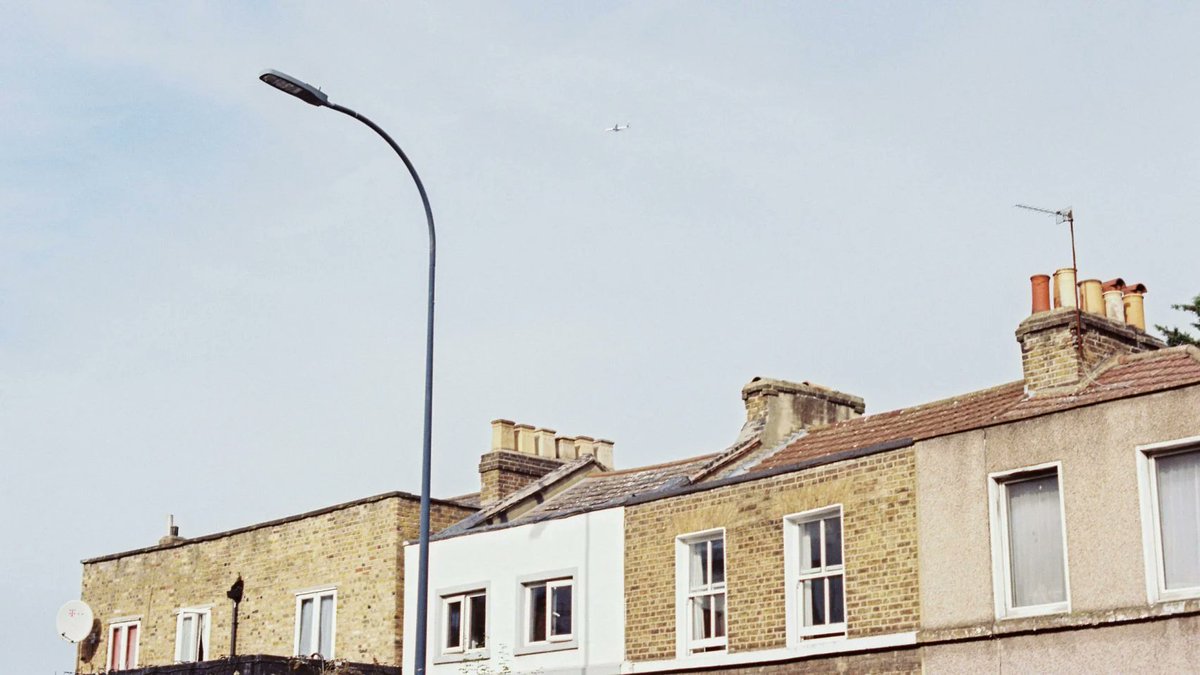 tomravenscroft's tweet image. "The state of Britain's ageing homes has become a national shame" writes @RIBA president @Muyiwa_Oki  for @dezeen – dezeen.com/2024/02/20/bri…