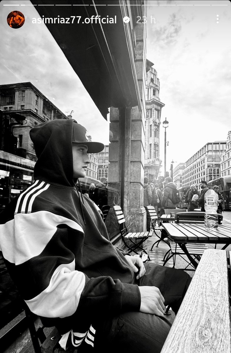 CarpeDiem23A's tweet photo. Yes @imrealasim we love pictures which are you taking while traveling London,keep posting them📸

#AsimRiaz #AsimSquad https://t.co/H1uTc80PDy