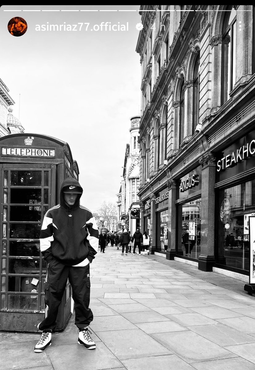 CarpeDiem23A's tweet photo. Yes @imrealasim we love pictures which are you taking while traveling London,keep posting them📸

#AsimRiaz #AsimSquad https://t.co/H1uTc80PDy