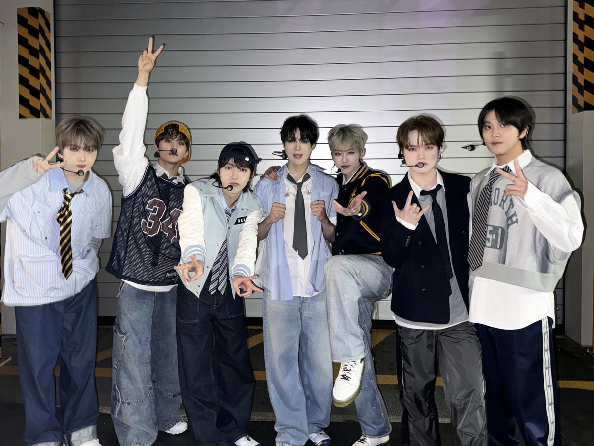 이거지예 !!!!!!!!!!!!!!! 고대로 입고 컴백 및 콘서트 무대 오르시면 됩니다 오빠들