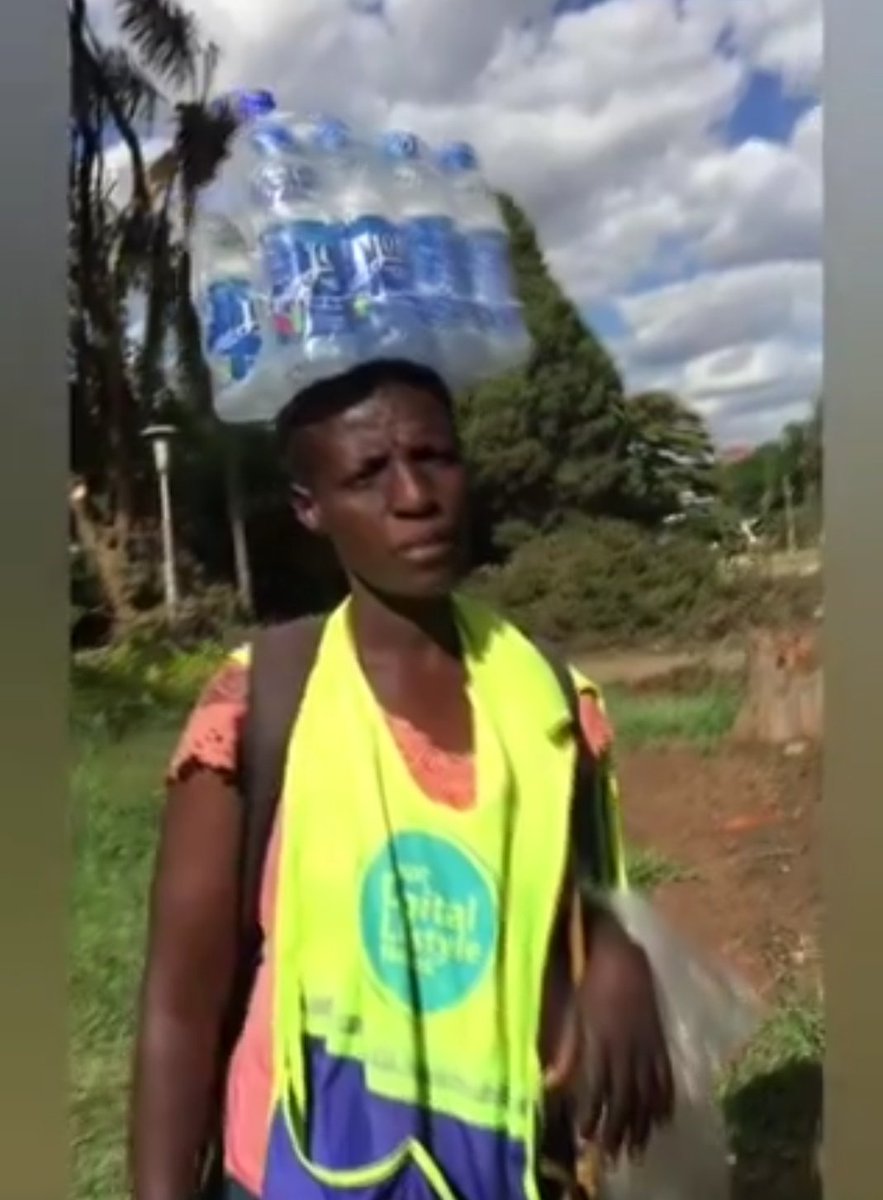 Anyone anoziva mother ava, please drop her number we need to give her something vakwanise ku bhadhara fees yemwana. For such a kind gesture deserves more rewards.
As a start I will personally give her $50 USD....please repost till tavawana