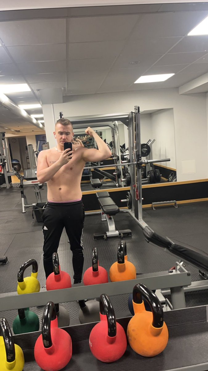 I’ve come a long way. Today I weighed in at 85kg. Last time I checked my weight I was 103kg. I’ve been to the gym every morning before work for the past 4 weeks. The grind continues. 💪