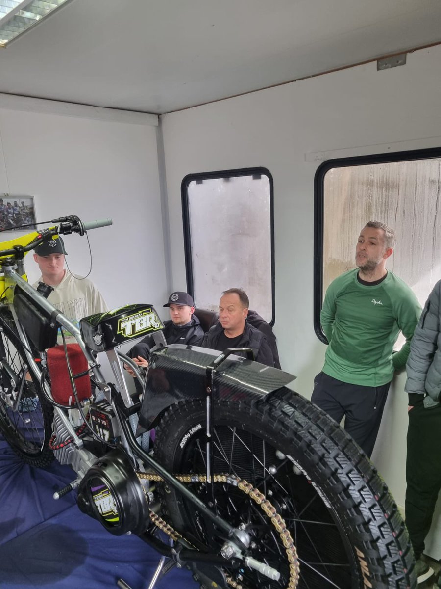 Day 3 of the Young Lions Training Academy, with a classroom session on bike maintenance and technical information. Our thanks for everyone’s support. #BackTheBrits 🇬🇧🇬🇧