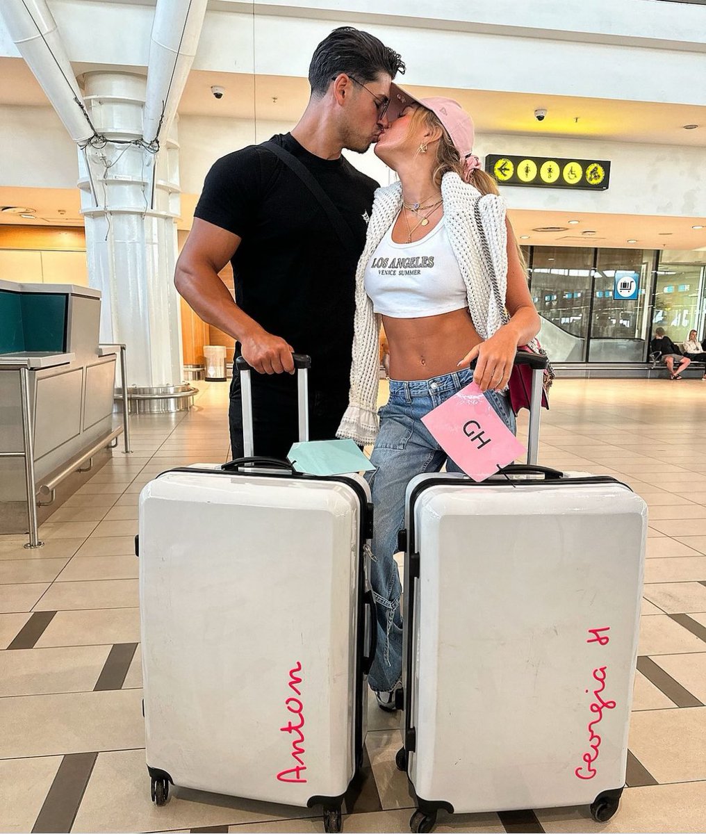 Anton_Danyluk's tweet photo. Catching flights &amp; feelings ✈️❤️ https://t.co/8Hzpiq3szJ