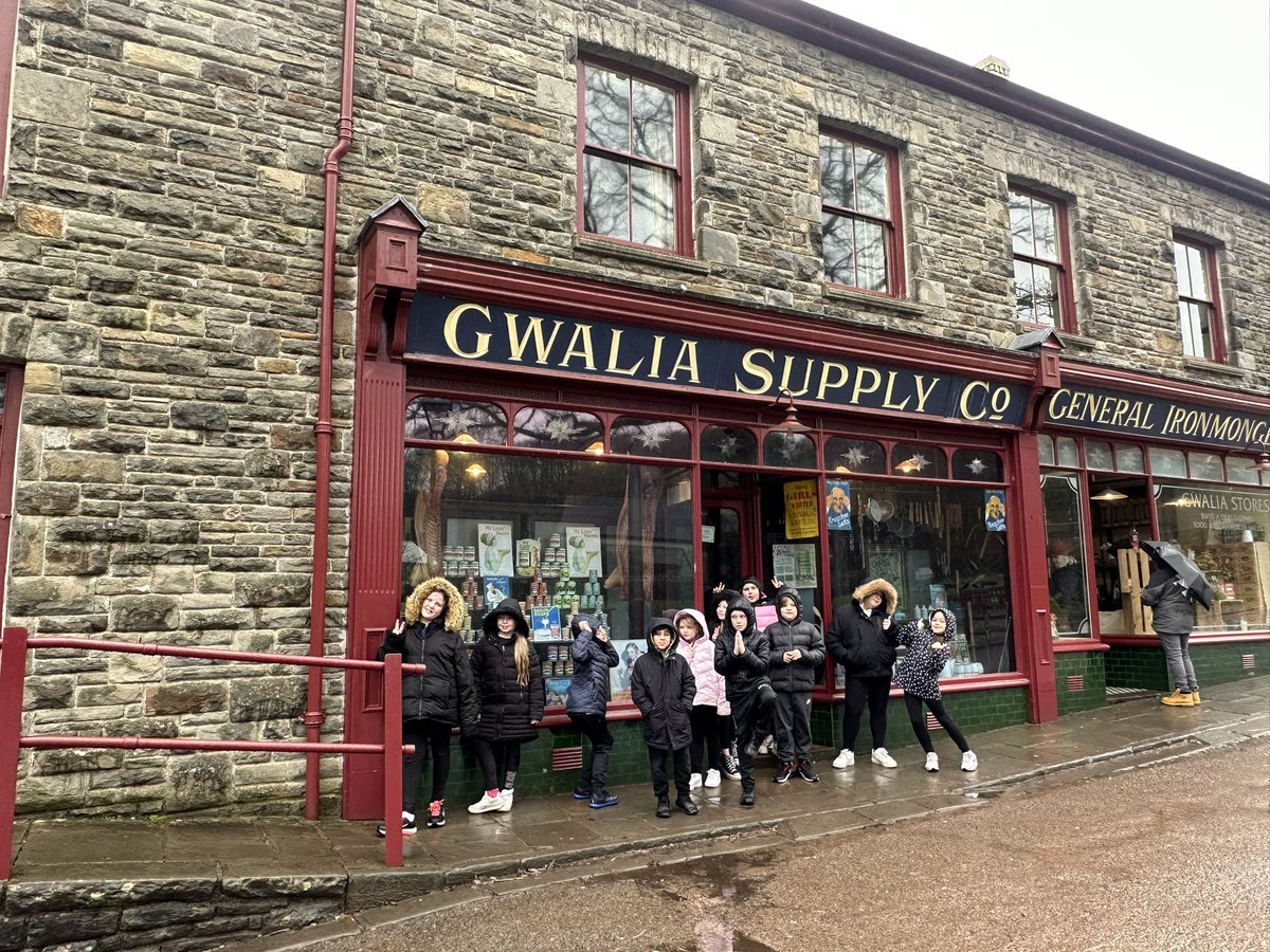 MissGmg's tweet photo. Final stop was at @StFagans_Museum. 
On the bus home now from an amazing trip ✨@mroldfieldymg @YsgolMaesglas @Urdd https://t.co/WP8F1s7enM