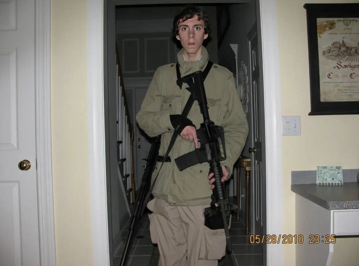 CestTerrifiant's tweet photo. Le school shooter de Sandy Hook, Adam Lanza, a tué sa propre mère, 20 enfants d’école primaire et 6 membres du personnel éducatif le 14 décembre 2012. https://t.co/yFCc5HnfZu