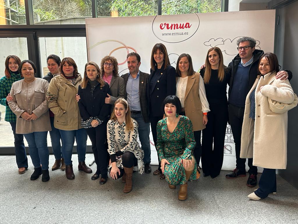 Ekonomia_ejgv's tweet photo. Nuestro proyecto #Zainlab se extiende de la mano de los ayuntamientos de Ermua y Durango con la implicación de las mujeres cuidadoras.
Innovación para el reto demográfico y formación para un mejor #empleo. Prestigiar a quienes cuidan. https://t.co/Sw935ffa0u