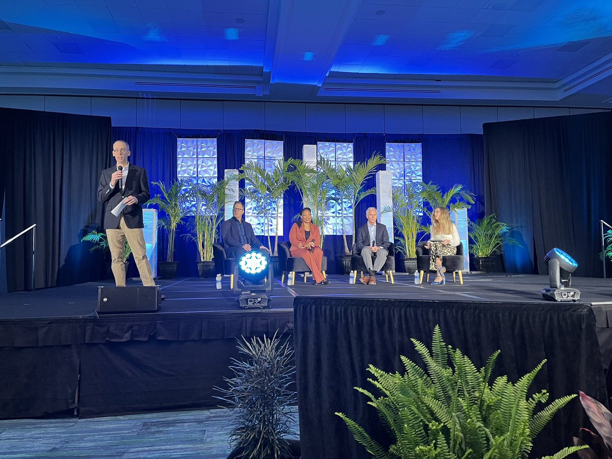 Amazing #gomcon discussion this morning about the intersection of increasing climate risk, insurance, community engagement, and communication with @parkertwc @ChaunciaWillis @TheRAA during our morning plenary!