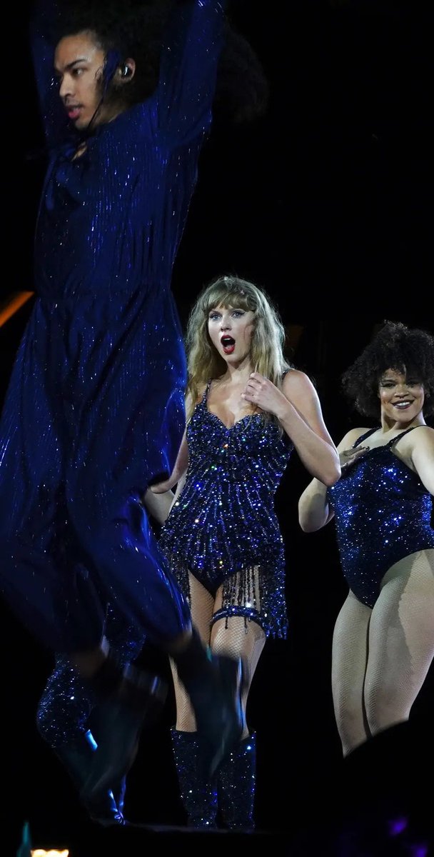 besttofswift's tweet image. she is so baby