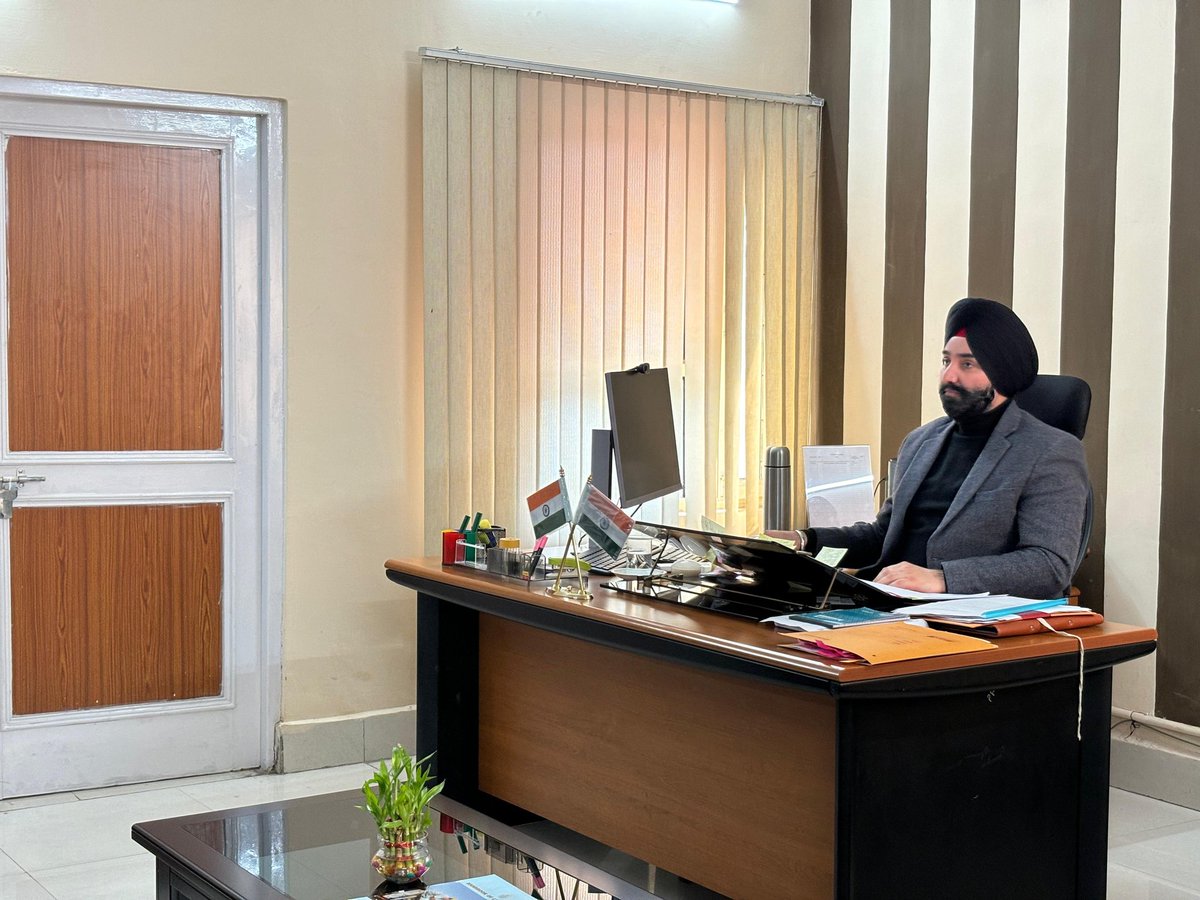 JAMMU, FEBRUARY 21- Labour Commissioner, J&K S Charandeep Singh JKAS today chaired a preparatory meeting regarding Shri Amarnathji Yatra-2024 with the Labour Department Officials at Jammu @CeeDeeSingh.@diprjk @OfficeOfLGJandK