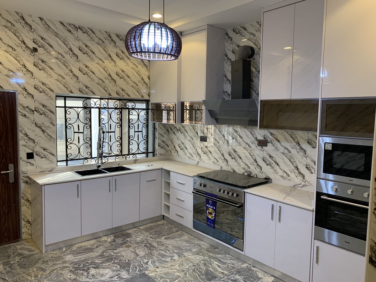 Tibashbaba's tweet image. Just finished this today
Y’all should please rate this kitchen on a scale of 1-10