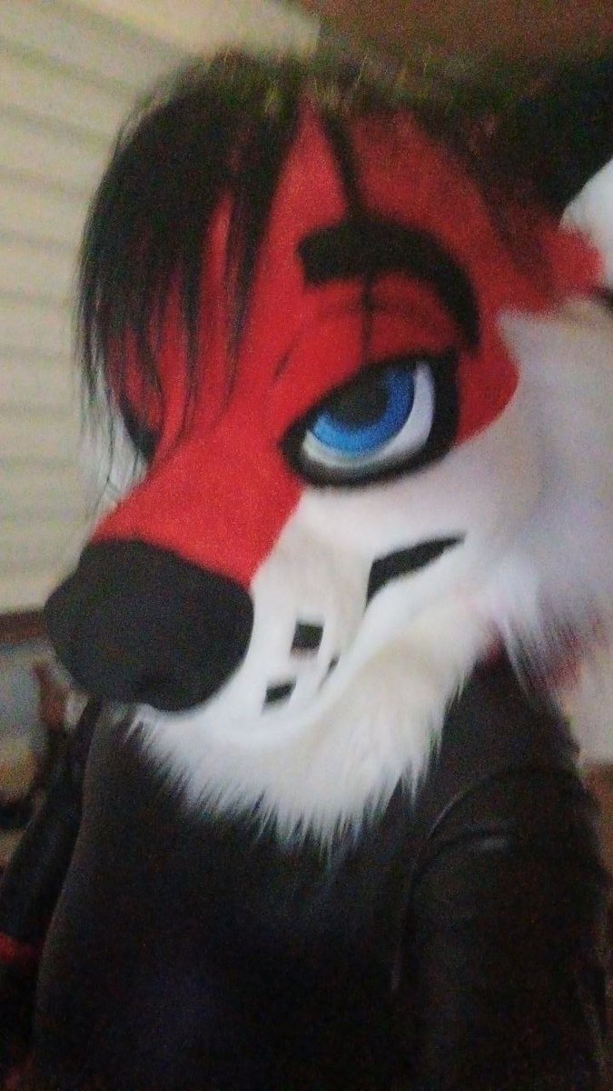 Hello there cutie~
Wanna have some squeaky "snugs"
🖤💦