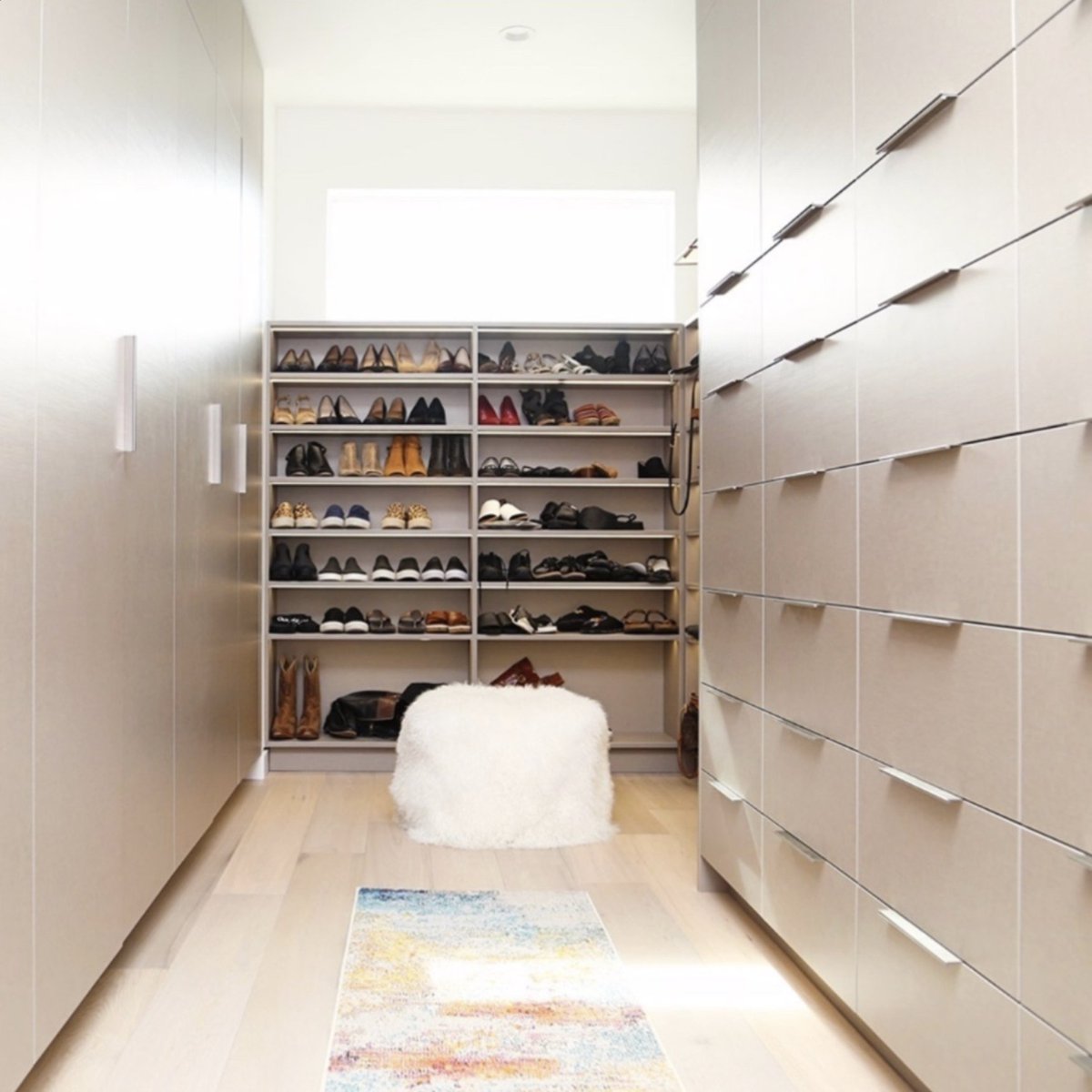 So many space maximizing options. Rethink your wardrobe.

#elitecabinetstulsa
#tulsa
#tulsadesign
#interiordesign
#tulsahomes
#organizedcloset
#moderndesign
#moderncabinets
#closetcabinets
#loveyourcloset
#closet
#closetdesign
#storageideas
#cabinetmaker