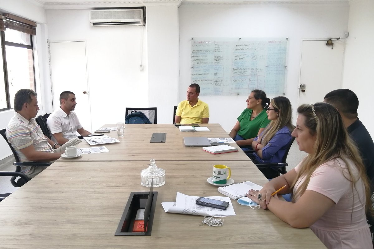 Queremos que el <a href="/PolitecnicoJIC/">Politécnico Colombiano Jaime Isaza Cadavid</a> vuelva a Jericó. Hoy nos reunimos el rector y parte de su equipo para iniciar un trabajo conjunto que nos permita hacer este sueño realidad. #jericoterritoriodeoportunidades