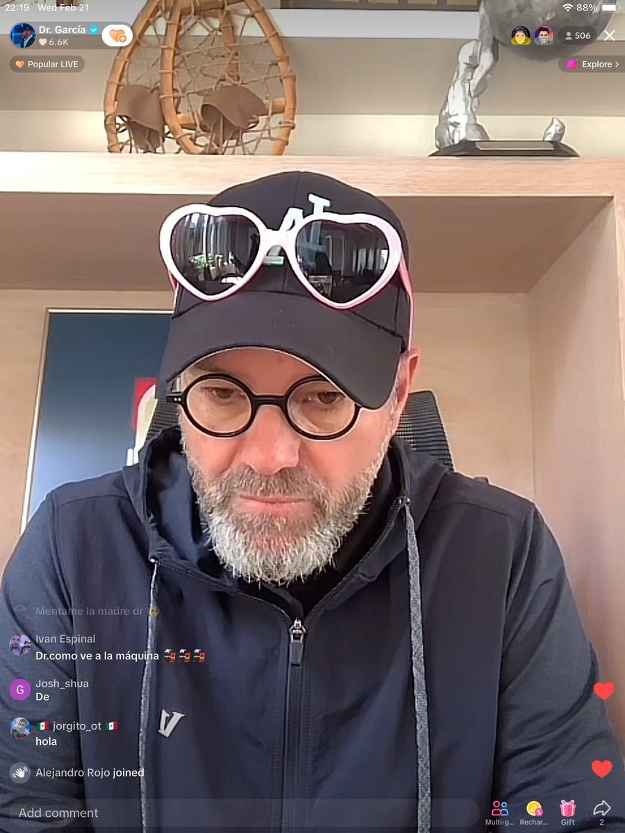 danixvoix's tweet photo. @GarciaPosti el doctor Garcia mandándome saludos hasta Qatar!! El mejor doctor carajo!!!! https://t.co/dOHKXbYJoY