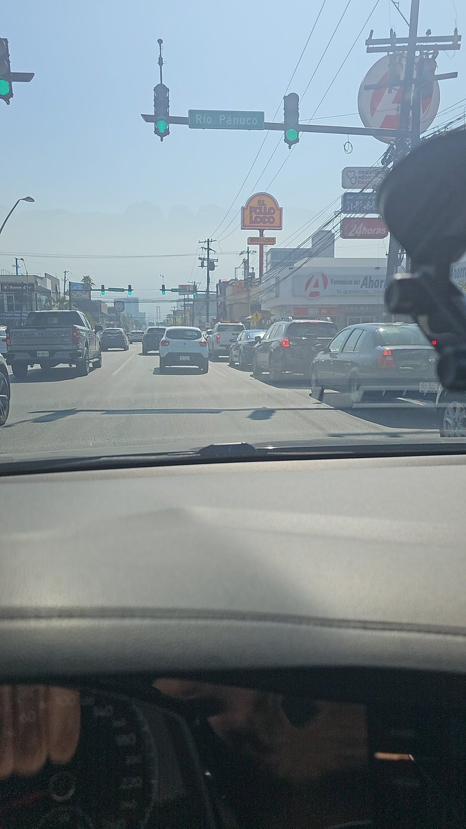 salathiel_e's tweet photo. @SanPedroNL cómo sugerencia, no le podrían ayudar al Pollo Loco a coordinar el tráfico en Gómez Morín? Los Miercolocos se ponen pesados y el tráfico se detienen desde Gonzalitos. https://t.co/Yv2u6sP33R