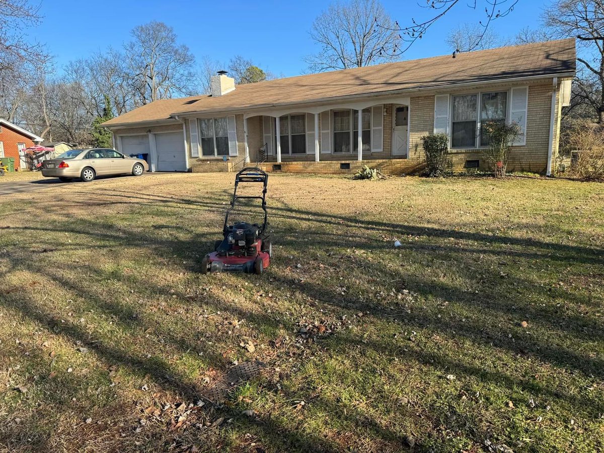 iamrodneysmith's tweet photo. This afternoon I had the pleasure of cleaning up Ms. Lufkins lawn .  She was inside resting on this beautiful Wednesday . Making a difference one lawn at a time . https://t.co/sZ13UXLzFh