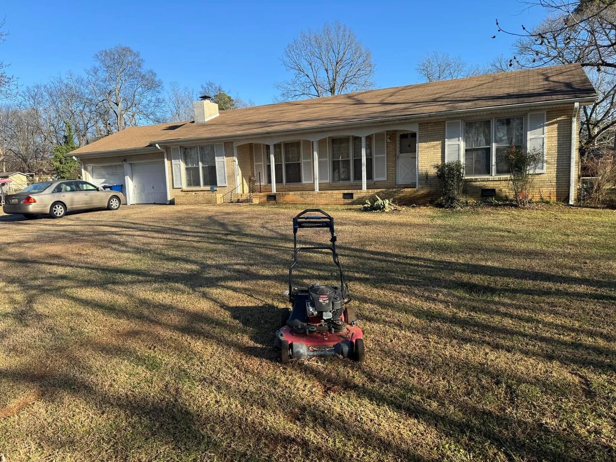 iamrodneysmith's tweet photo. This afternoon I had the pleasure of cleaning up Ms. Lufkins lawn .  She was inside resting on this beautiful Wednesday . Making a difference one lawn at a time . https://t.co/sZ13UXLzFh