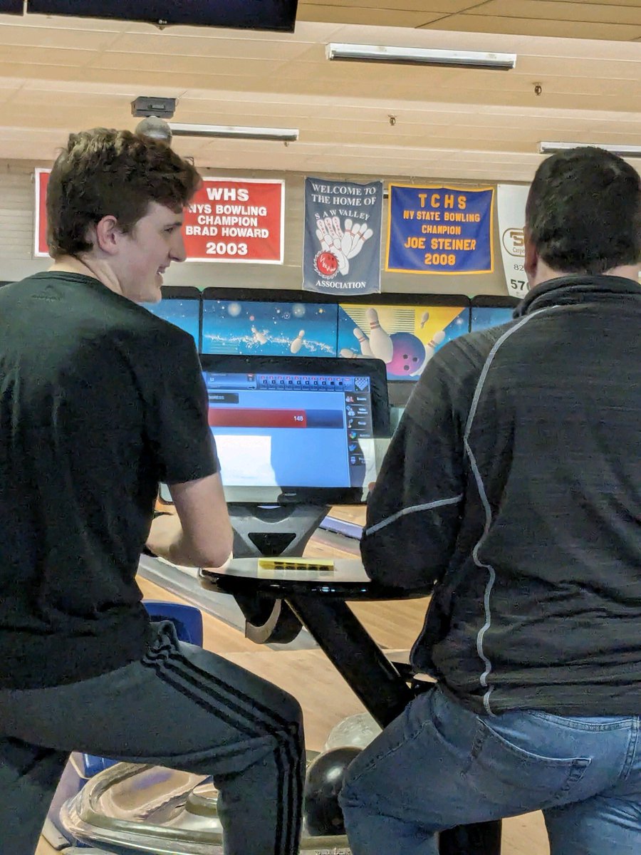 HhdsSchools's tweet photo. With the state bowling qualifier this weekend, Mike Rennells is getting some tips and advice from a great resource - his mentor, #raidergrad and pro bowler Ryan Shafer. Best of luck, Mike! And thank you, Ryan. #raiderbowlers #raiderpride https://t.co/zfy3Hg1KC9